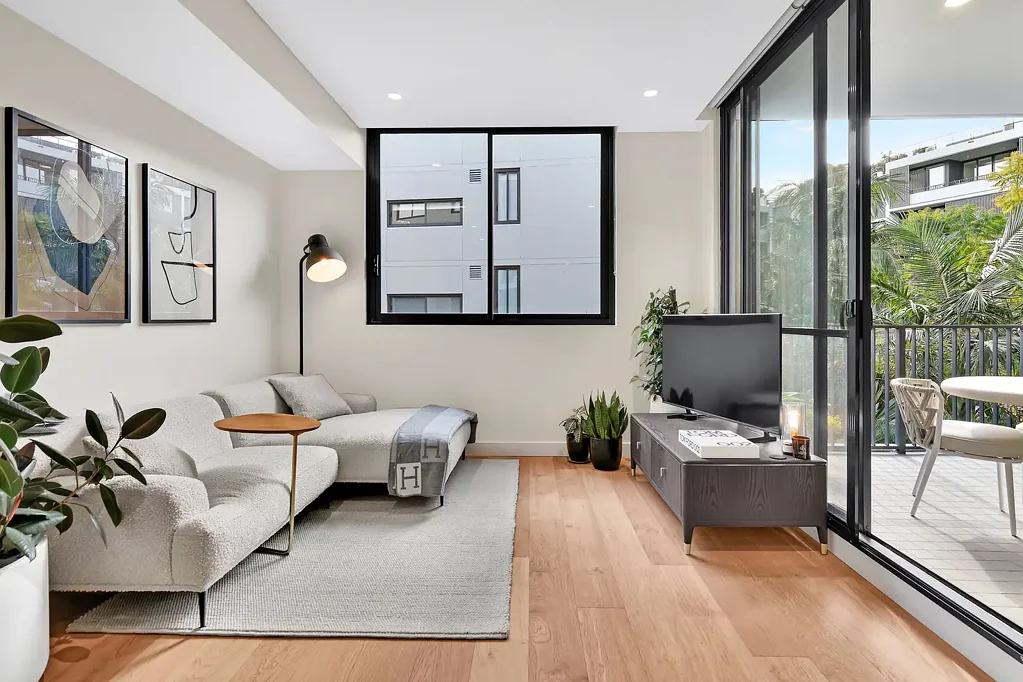 Alexandria 1 Bedroom Chic North-West facing 1 bedroom retreat overlooking lush garden