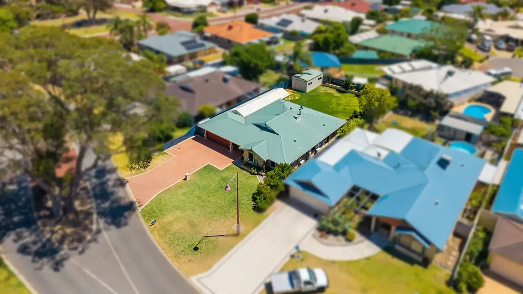 6 Suncrest Meander, Meadow Springs, WA 6210
