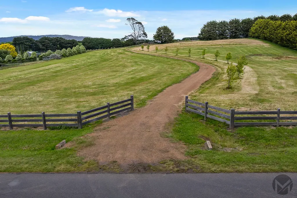 Romsey Blue-Chip Country Living on 4.15 Acres