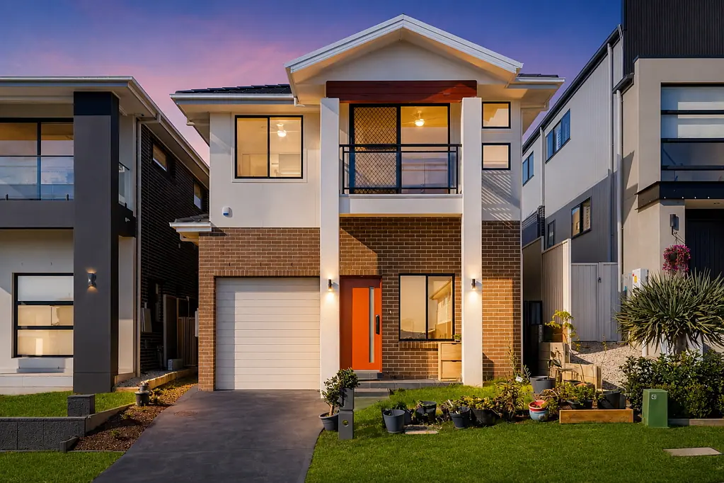 Modern Near New House in the Heart of Box Hill