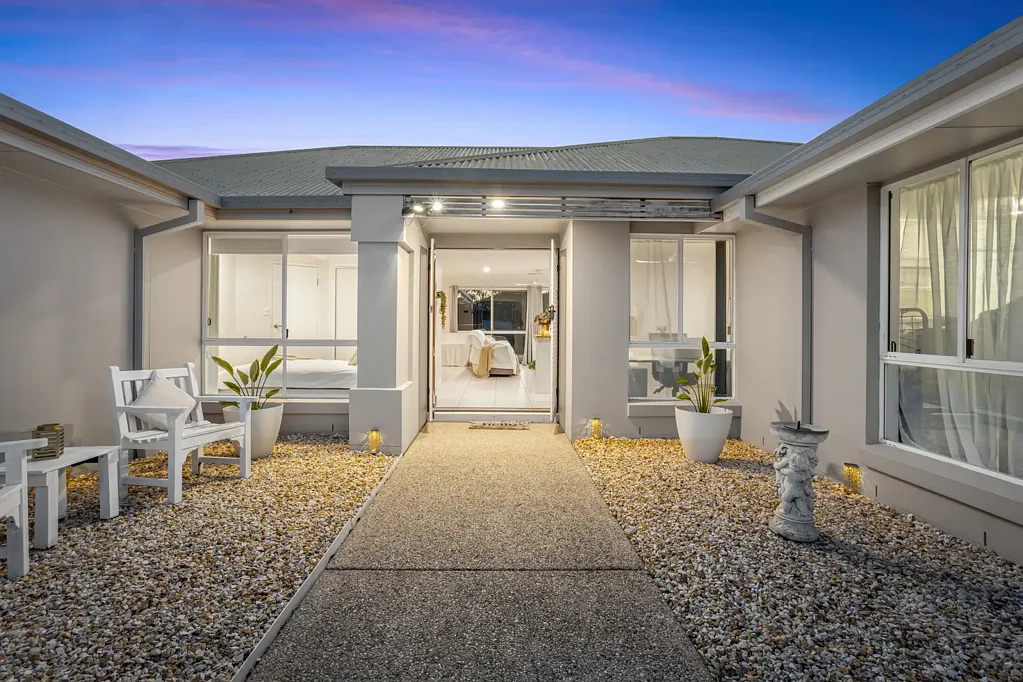 Pacific Pines 5ਬੈੱਡਰੂਮ Sunset Views, Resort-Inspired Living & a Private Family Sanctuary!