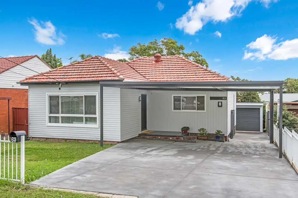 Narwee 3कमरा Conveniently located freestanding family home