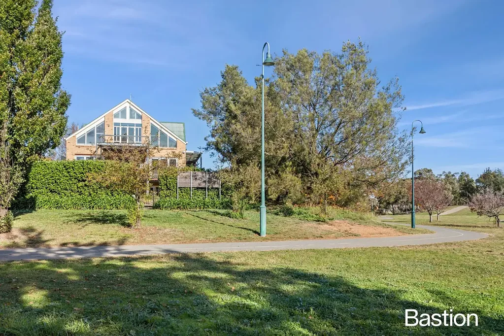 Nicholls 4Kwarto Architectural Elegance Overlooking Gungahlin Pond