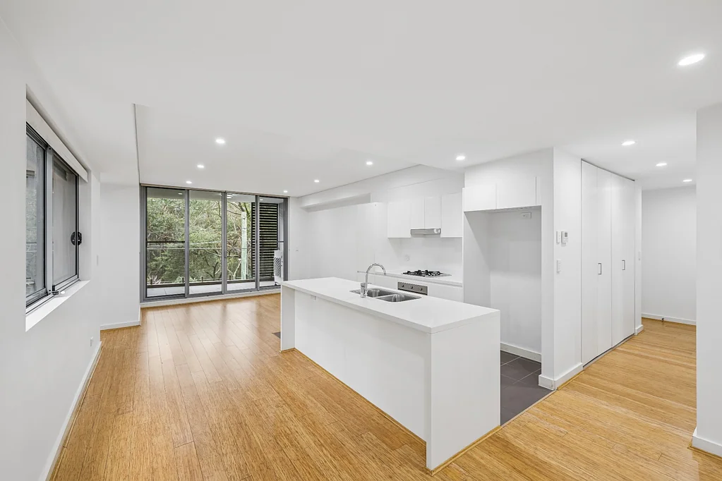 Lane Cove 2房 公园旁生活，坐拥高层绿意景观 Parkside living with elevated leafy outlooks