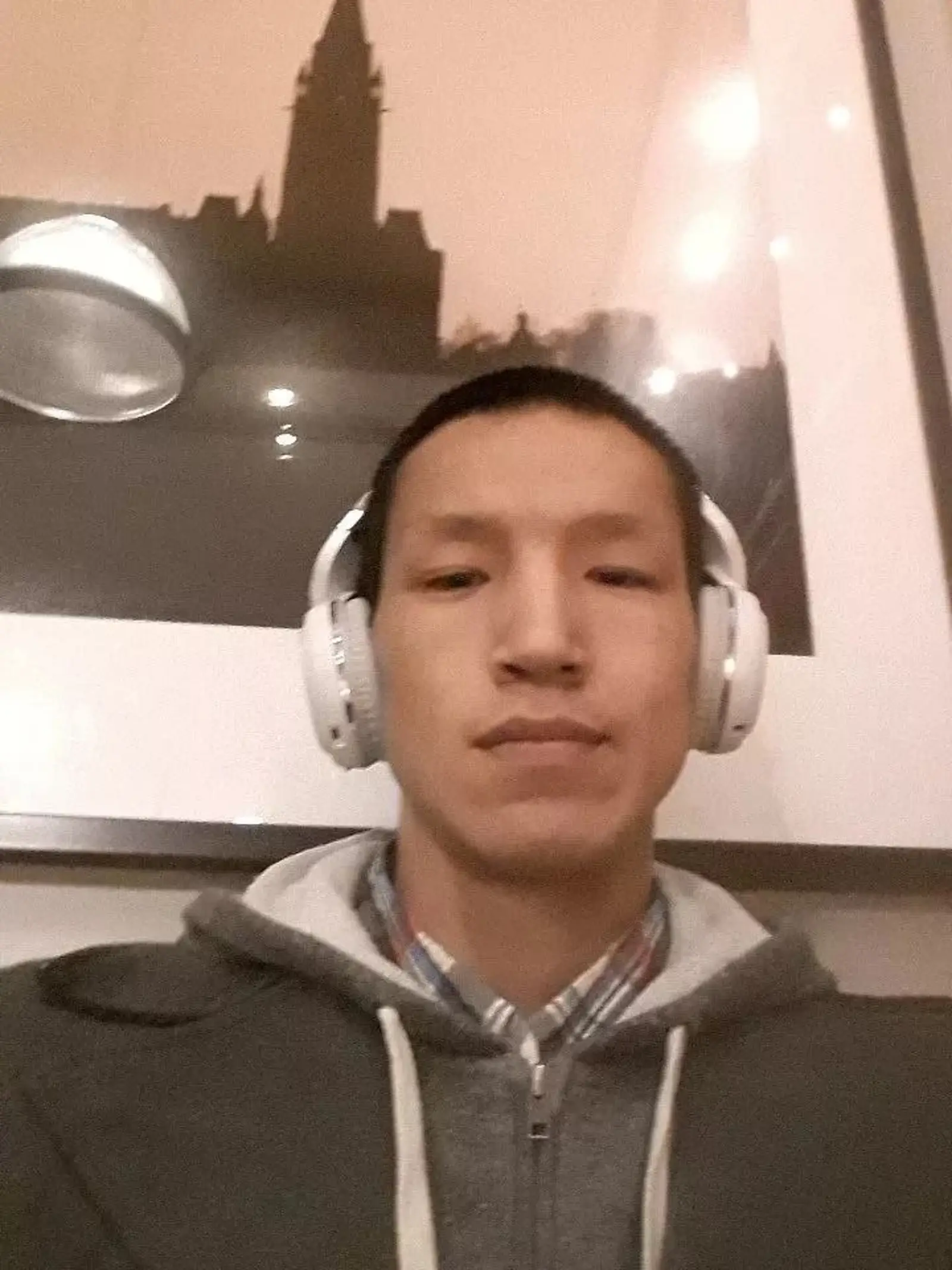 妈耶！多伦多两女子一觉醒来发现家里多了个裸男！