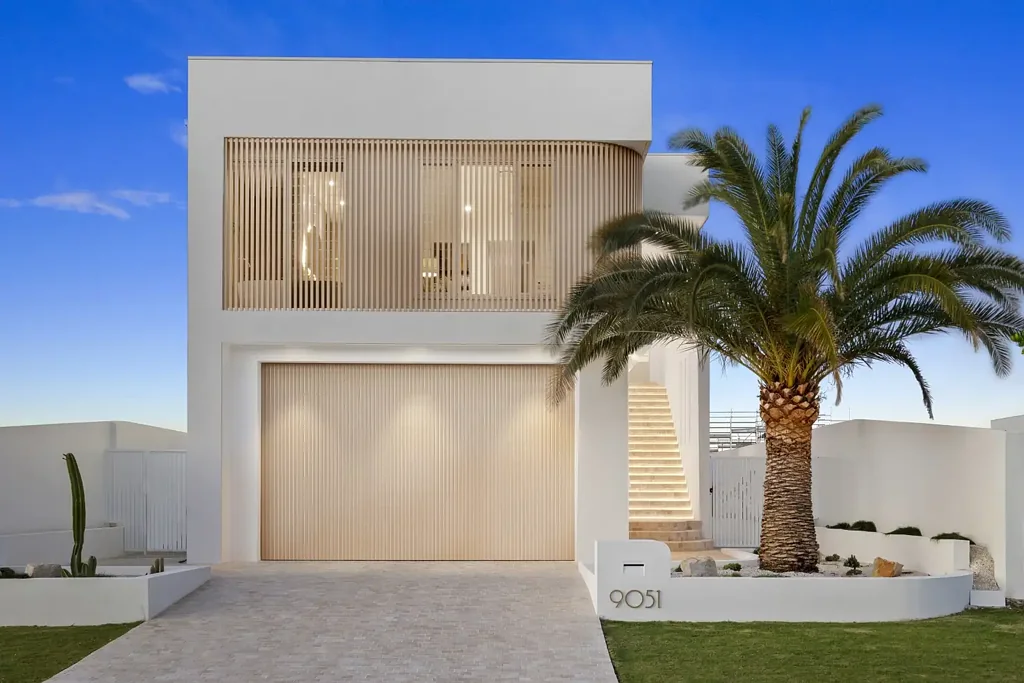 Hope Island 5غرفة نوم Welcome to the Lighthouse – A landmark residence in a premier position...