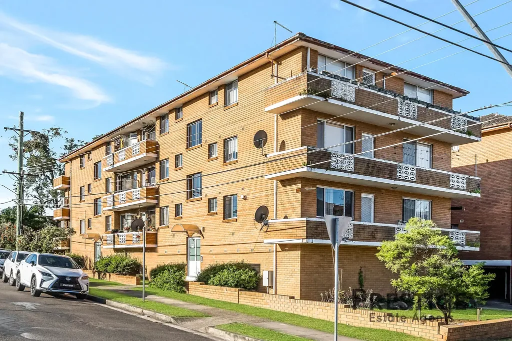 IMMACULATE 2 BEDROOM UNIT!