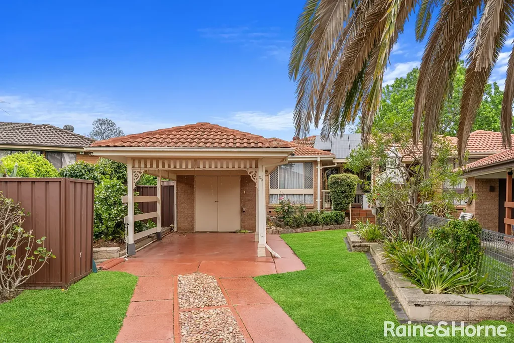 39 Fuchsia Crescent, Macquarie Fields, NSW 2564