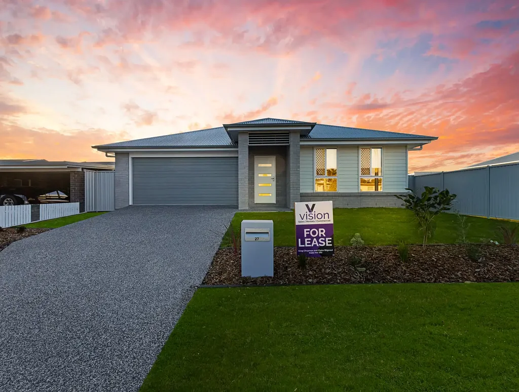 Near New 4 bedroom home in POINT VERNON $700 per week!