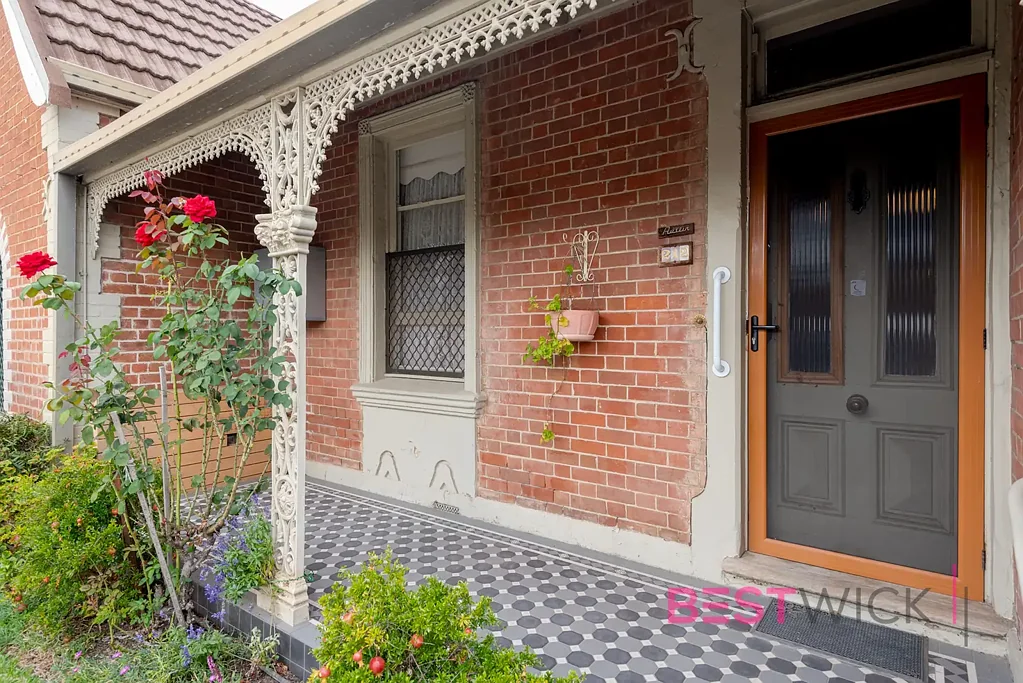Bathurst 4침실 Charming Brick Terrace with Character & Modern Comforts