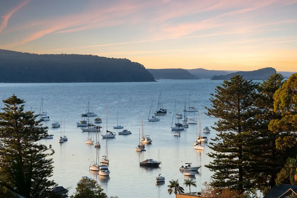 Clareville 6Moenga Quality and refinement with postcard-perfect views to Lion Island