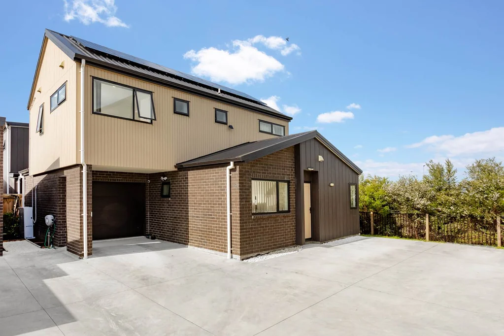 Takanini 4ਬੈੱਡਰੂਮ Freehold, Brick & WeatherBoard,  Standalone F...