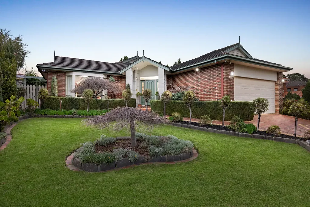 Wantirna South 5Habitaciones Spacious Family Living with Flexible Design in a Prime Wantirna South Setting