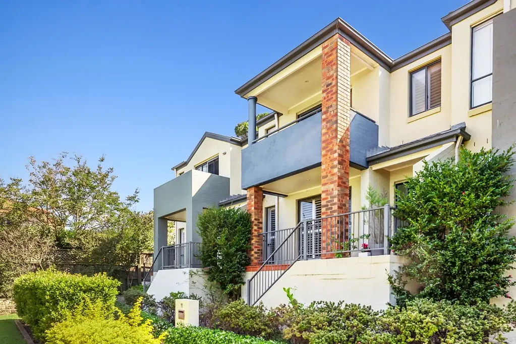 Belrose 3બેડરૂમ Modern Low-Maintenance Townhouse with Double LUG - Total Area 336sqm