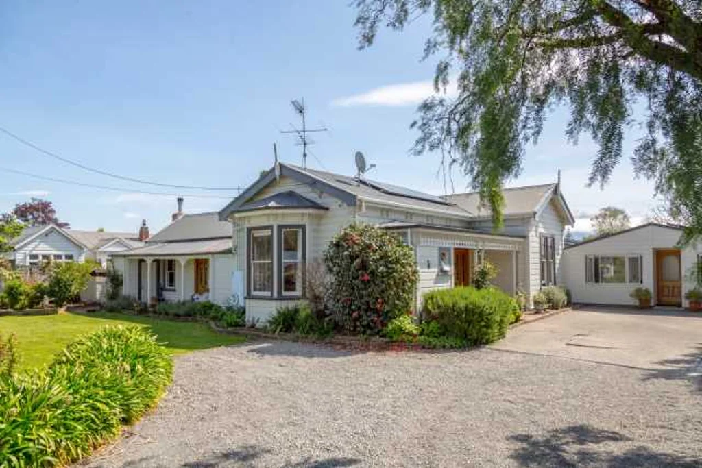Solway 5Moenga Unique Character Home & income opportunity