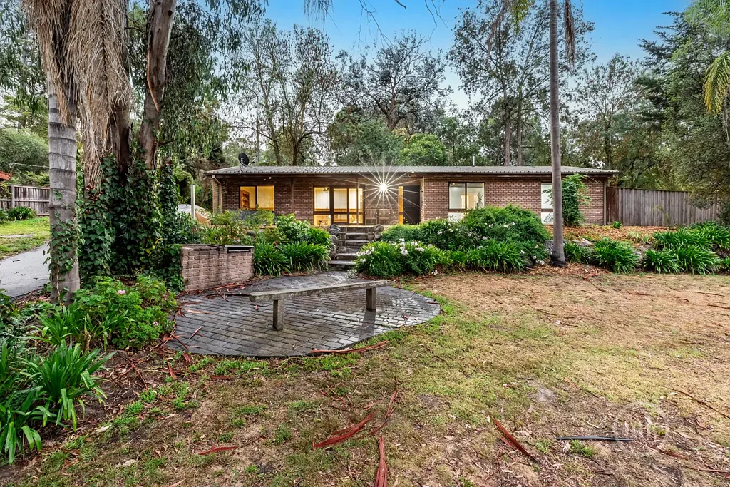 8 Valley Road, Research, VIC 3095