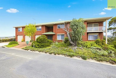 Bacchus Marsh 8Moenga Expansive Dual Family Living