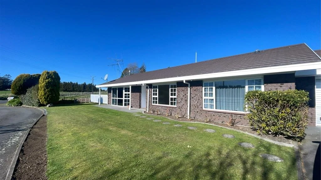 BEAUTIFUL COSY HOME WITH RURAL SETTING !!