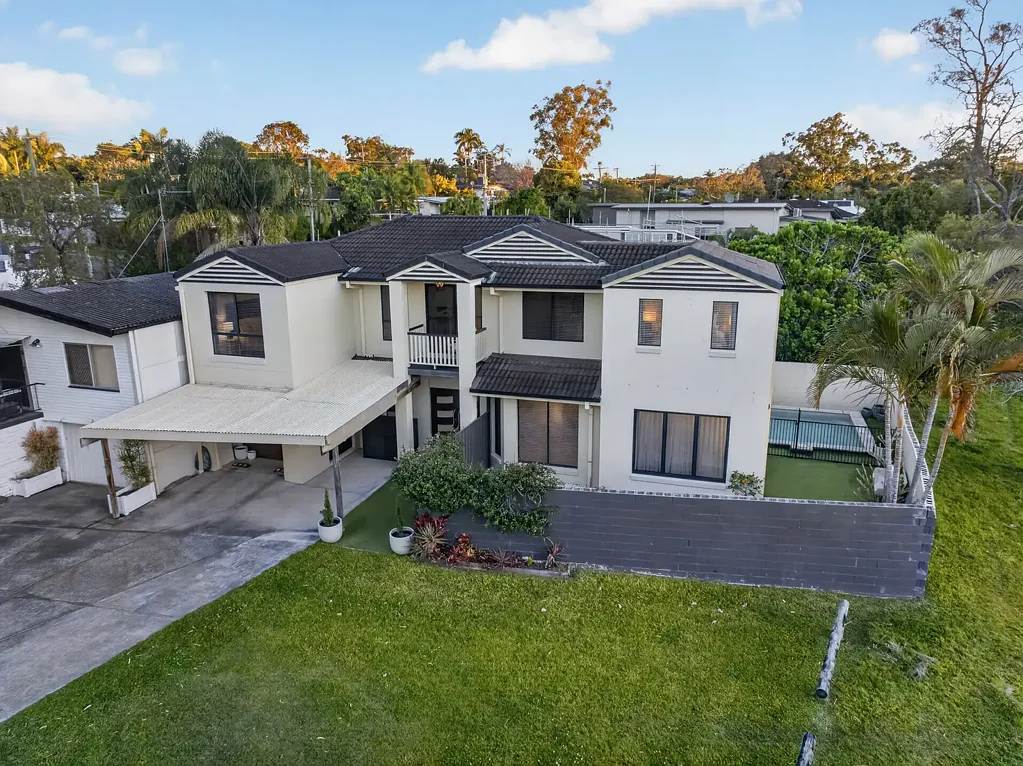 Southport 4Habitaciones Stunningly renovated Stand Alone House With Pool Overlooking Park