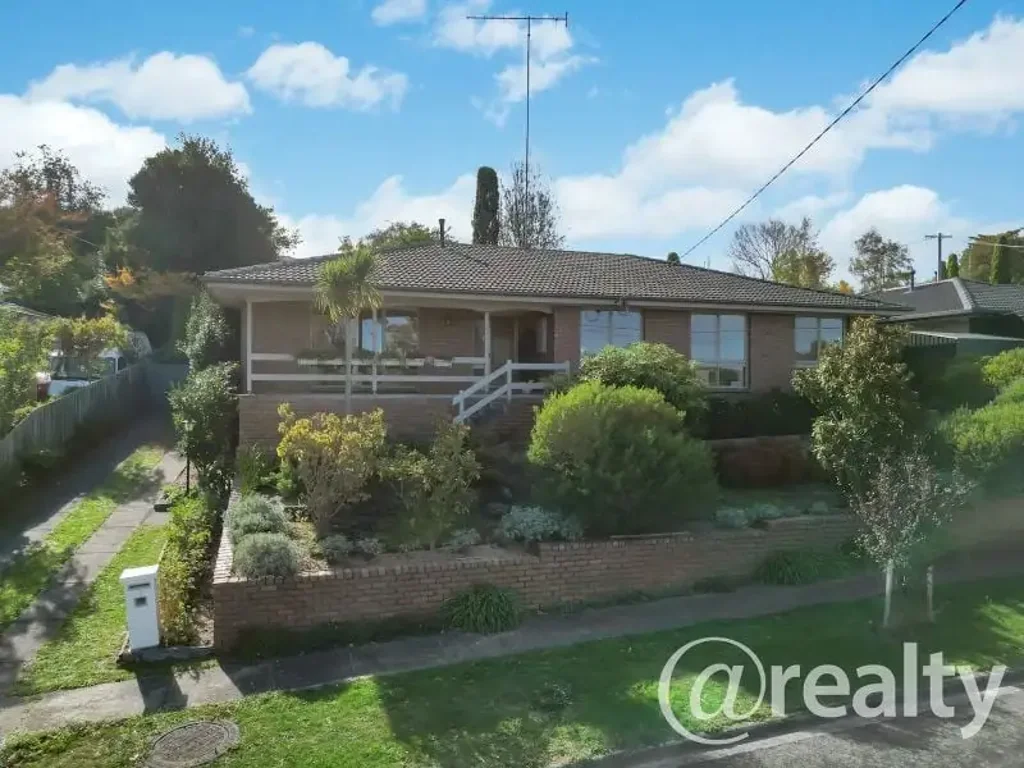 Warragul 4 Bedroom Charming Family Home with Views & Versatility in Prime Warragul Location