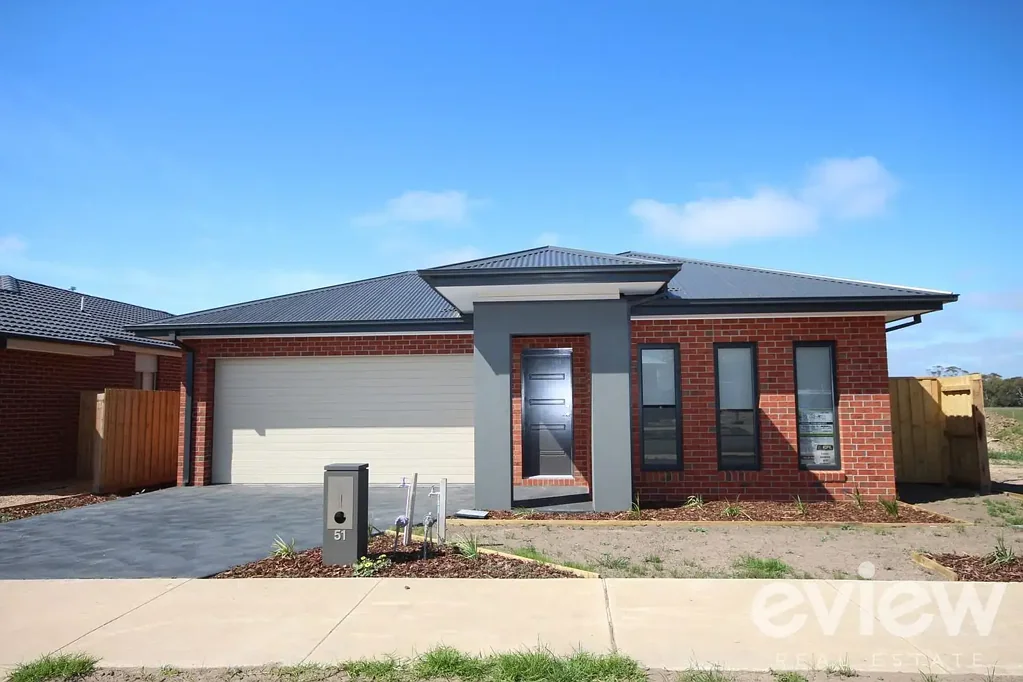 Beautiful Family Home in Armstrong Creek!