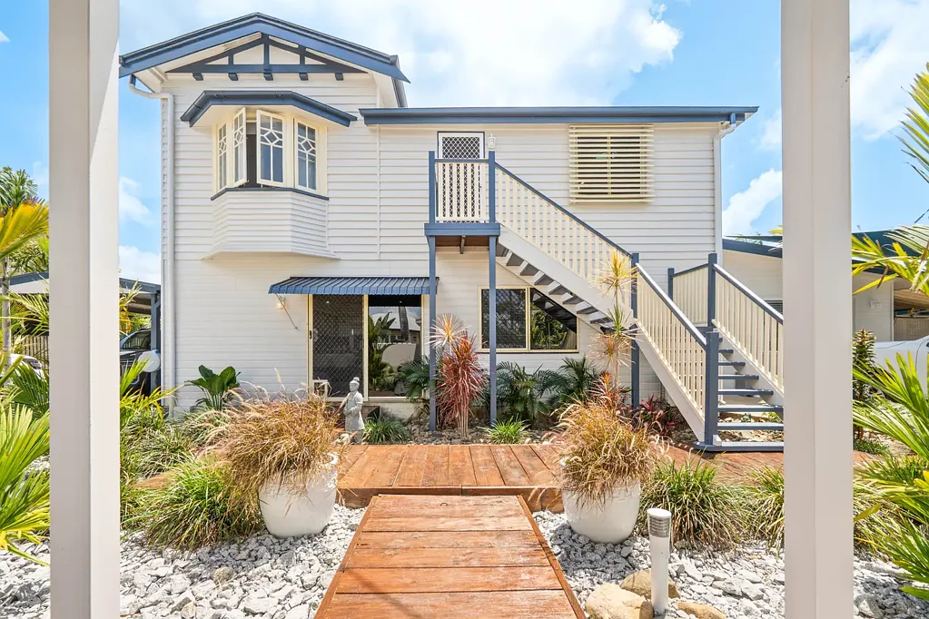 South Mackay 4房  Beautifully Updated Queenslander with Dual Living Flexibility