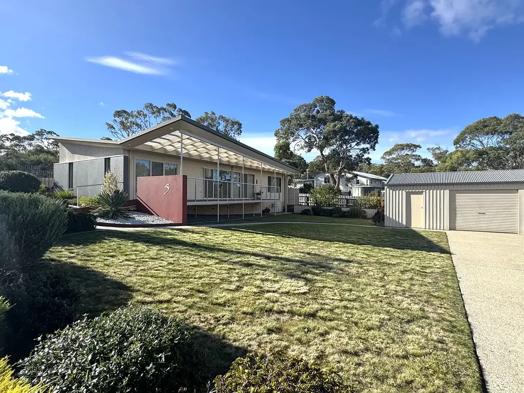 Spacious Retreat in the Heart of Carlton