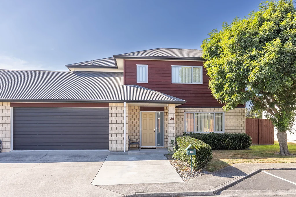Huntington 3房  Modern Living Overlooking Reserve