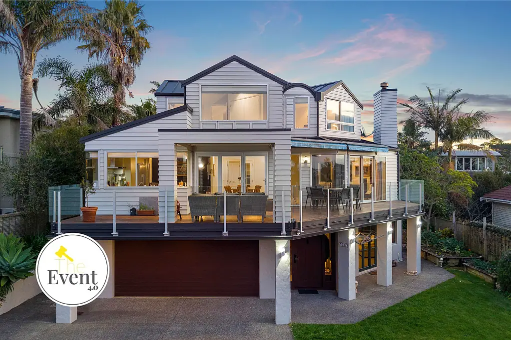 Campbells Bay 5침실 Designed for Families, Framed by Views