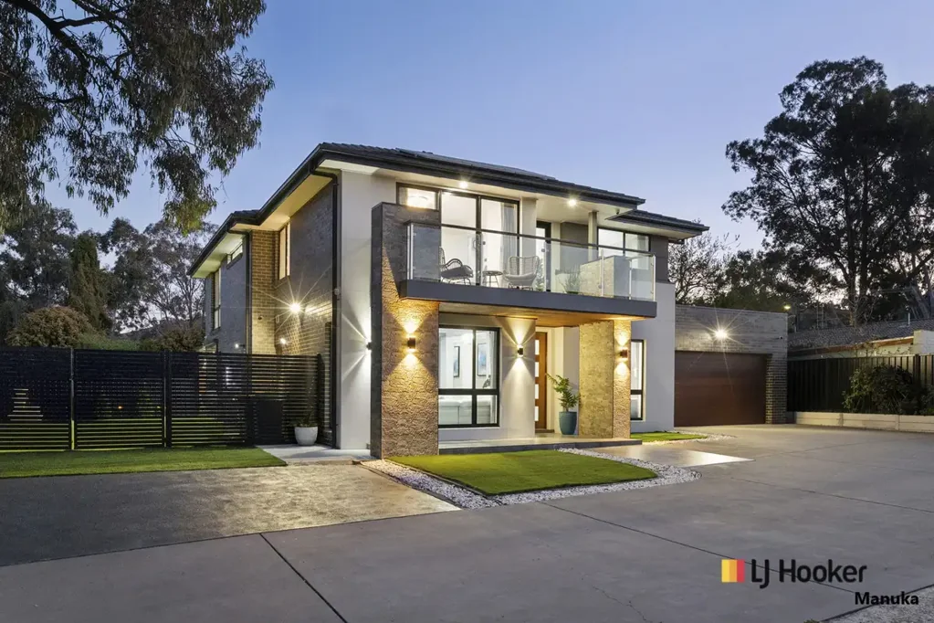 Kambah 5房  Grand Family Living with Style, Space & Sophistication