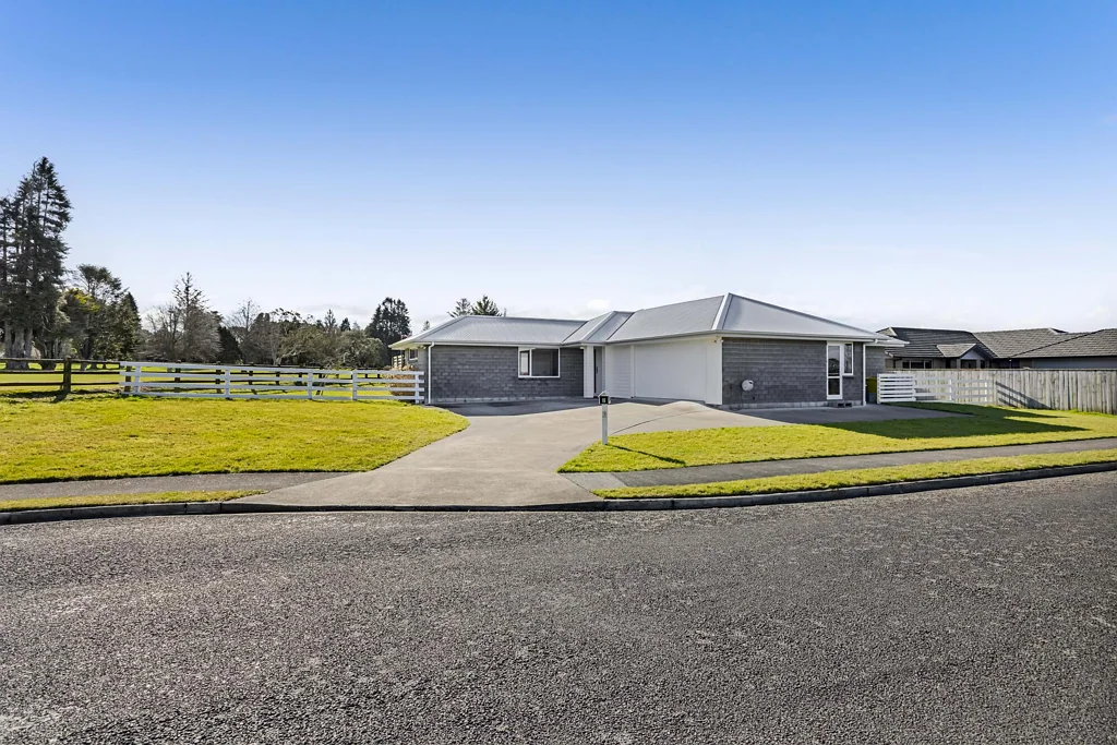 Stratford 4 Bedroom A Home with Views Across the Fairway