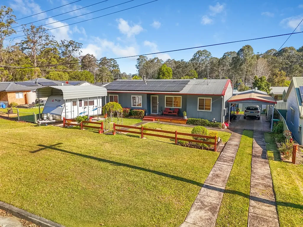 Lansdowne 3Zimmer A Peaceful Village Lifestyle Awaits at this Much-Loved Family Home
