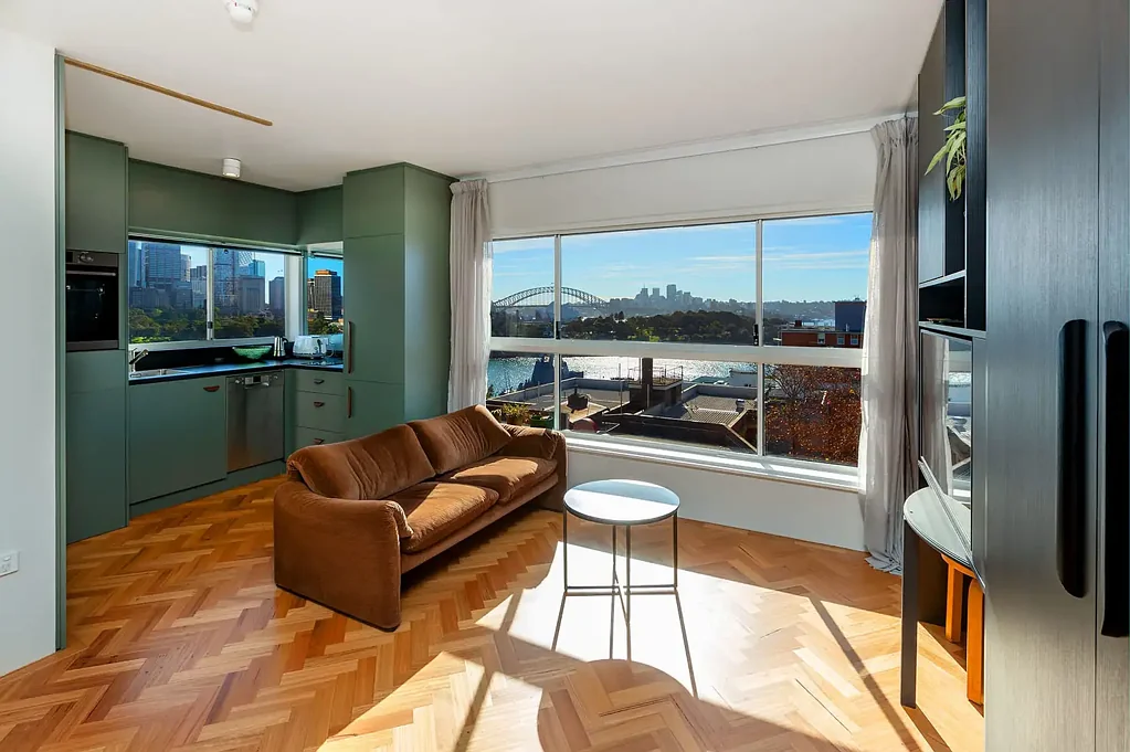 Potts Point Stunning Sun Drenched Studio with Spectacular Views