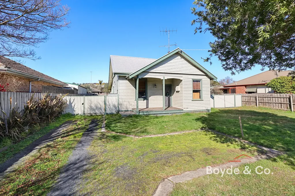 Trafalgar 3 Bedroom Nest, Invest, or Develop!!