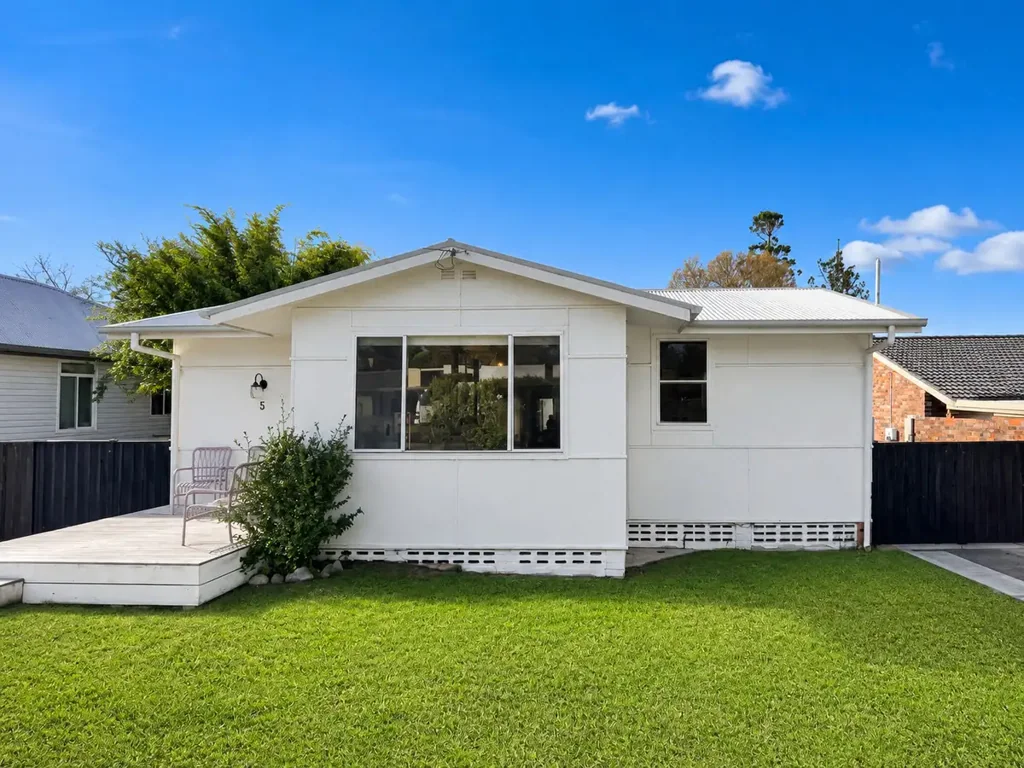 Four-Bedroom Family Living with Double Garage