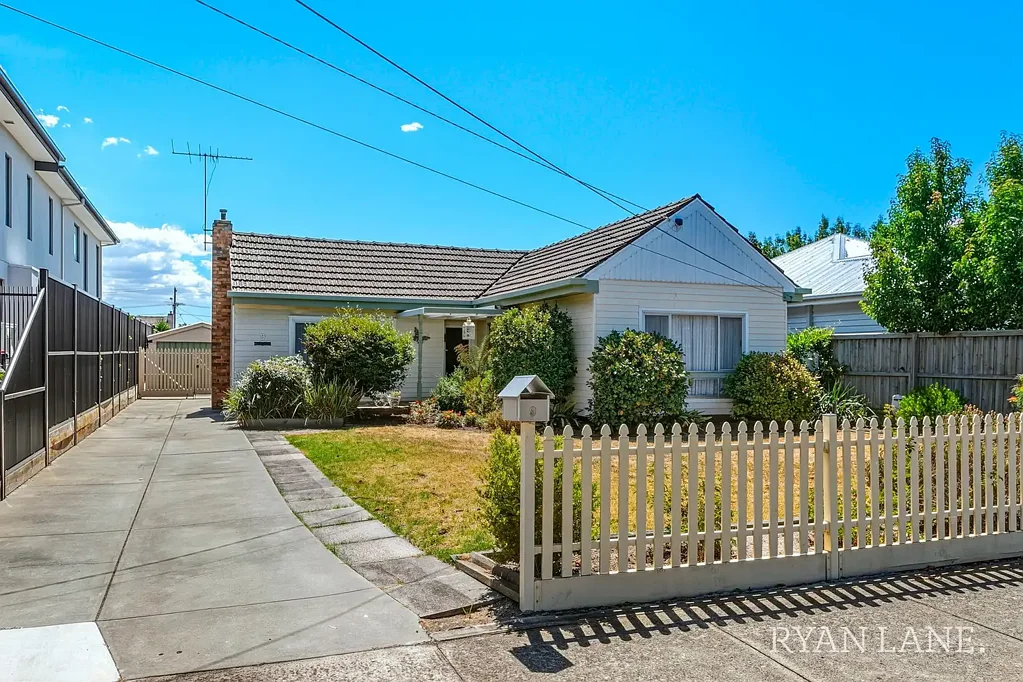 9 Bracken Grove, Altona, VIC 3018