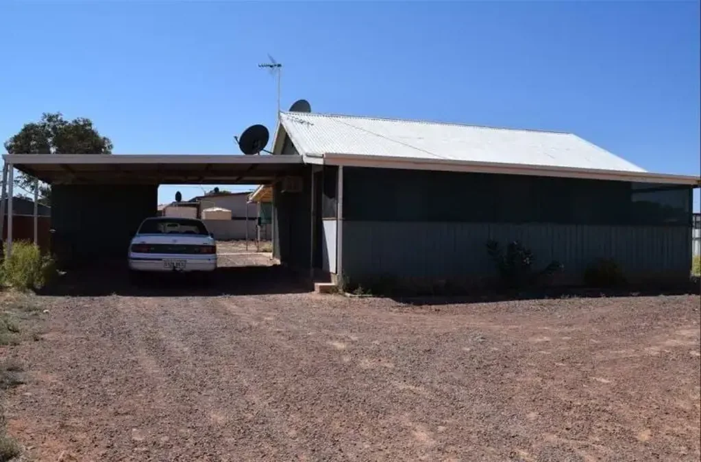 Coober Pedy 2 Bedroom 2 BEDROOM HOME WITH OUTSIDE ENTERTAINMENT