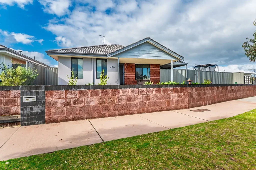 South Yunderup 3房  Modern Living in a Sought-After Estate
