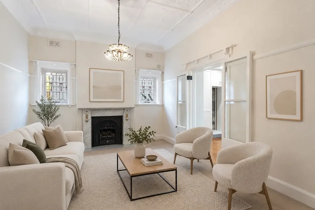 **Inspection Cancelled - Holding Fee Received**
Stunning Period Apartment Adjoining Harbourside Reserv