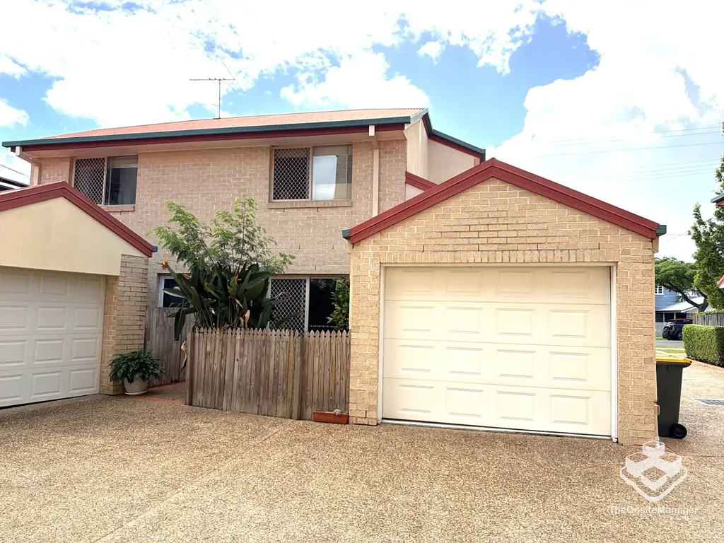 Modern 2-Bedroom Townhouse with Private Courtyard in Convenient Morningside Location