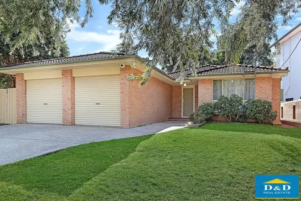 Large 4 Bedroom House in an Excellent Location. Double Lock Up Garage. 2 Bathrooms. Close to Parramatta City.