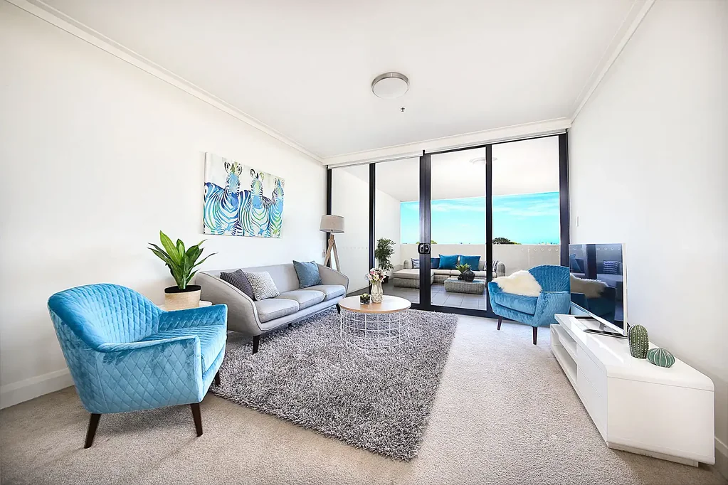 Stylish Two-Bedroom Apartment with City  Views in Prime Rhodes Location