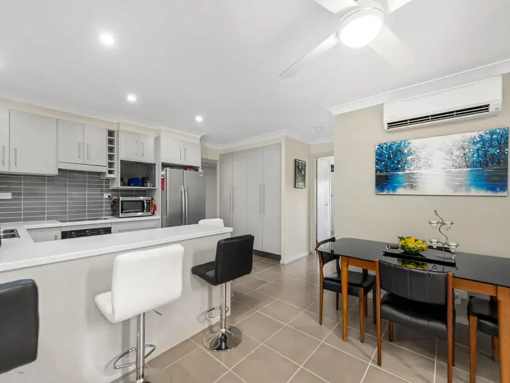 Belmont North 4ห้องนอน Beat interest rate rises!  Home and income, with Self-Contained 1-Bedroom Retreat Backing onto Belmont Wetlands