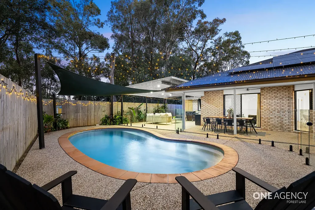 Forest Lake 5 Bedroom Cul-De-Sac Oasis with Pool, Park Views & Total Privacy