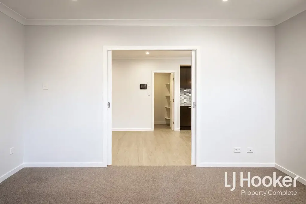 Welcome To Luxury Living At It�s Finest!