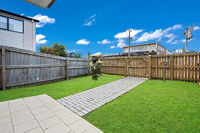 MOVE IN READY! 2 bed 2 bath ensuite parking
