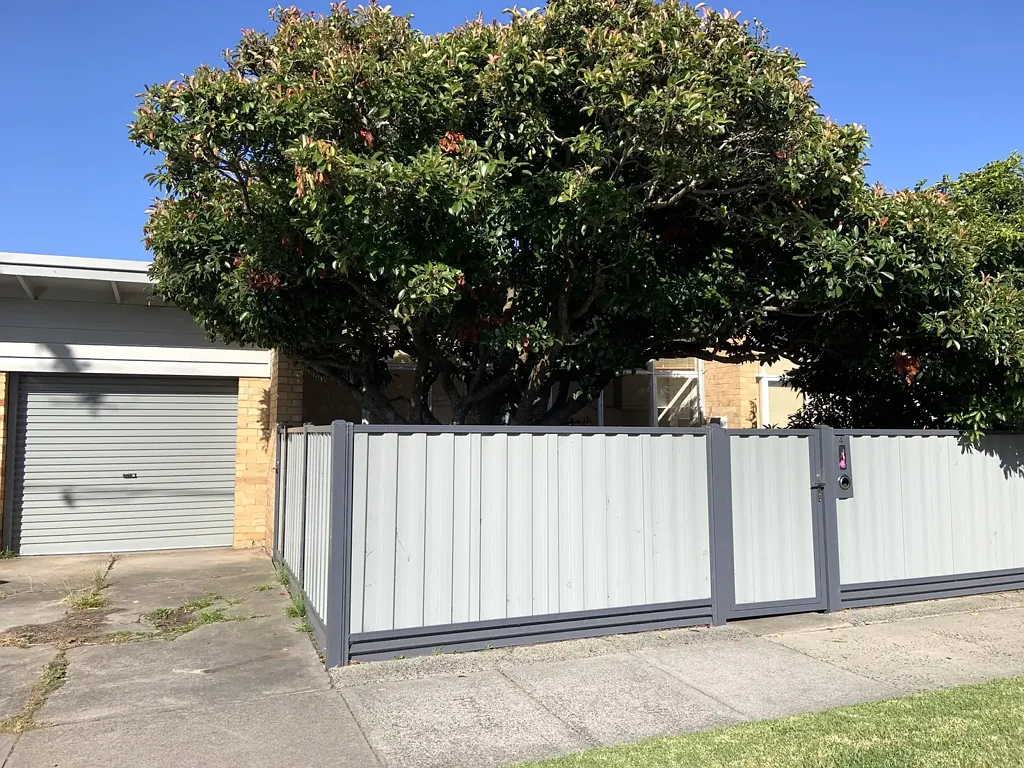 MODERN, 1 BEDROOM HOME IN SUPERB LOCATION