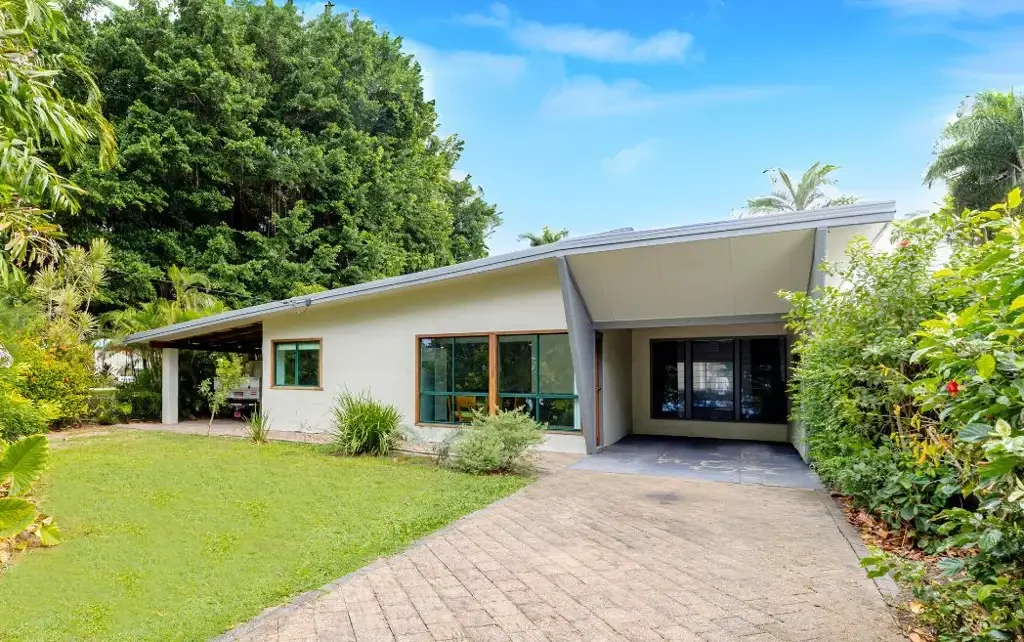 LARGE HOUSE WITH POOL & BEACH VIEWS