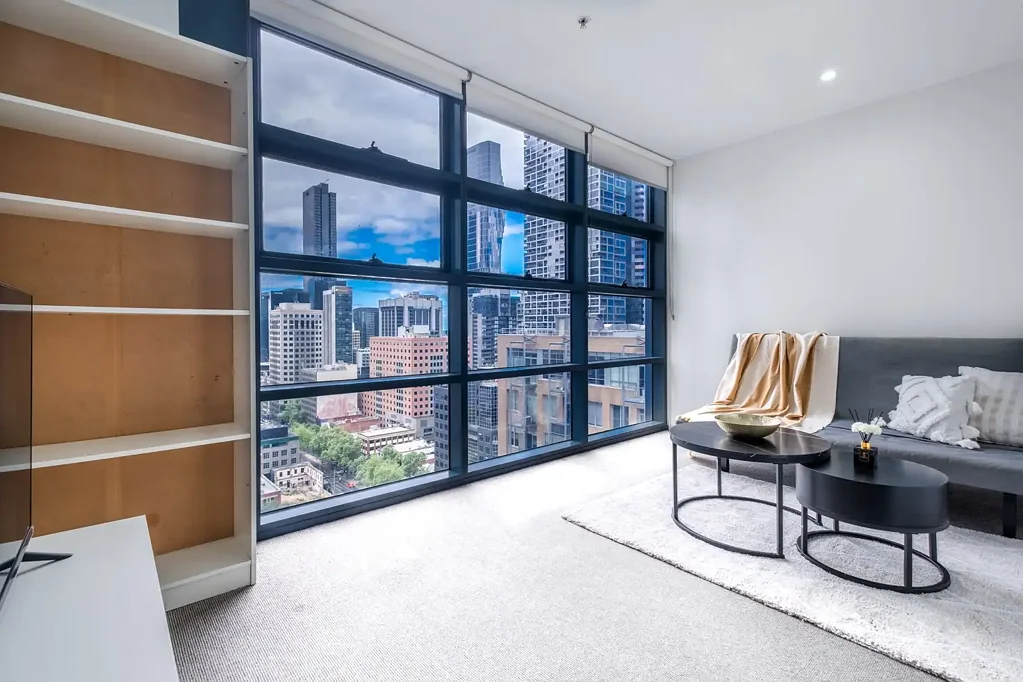 Melbourne 1房 墨尔本核心一居室 低维护公寓 自然光充沛 投资回报高达8% 步行即达各类设施 租赁市场稳健 度假租赁新选择 Offer 1 & 2 Bedroom with floor to ceiling window!