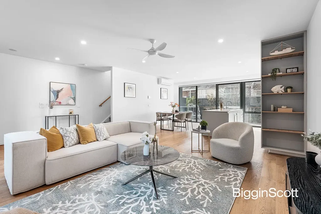Mont Albert North 3 Bedroom CRISP STYLE IN CONVENIENT LOCATION!